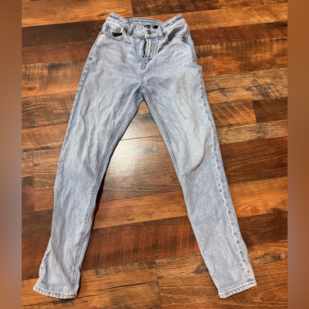 A/E jeans, light wash, mom jeans style, size: 000, regular length.